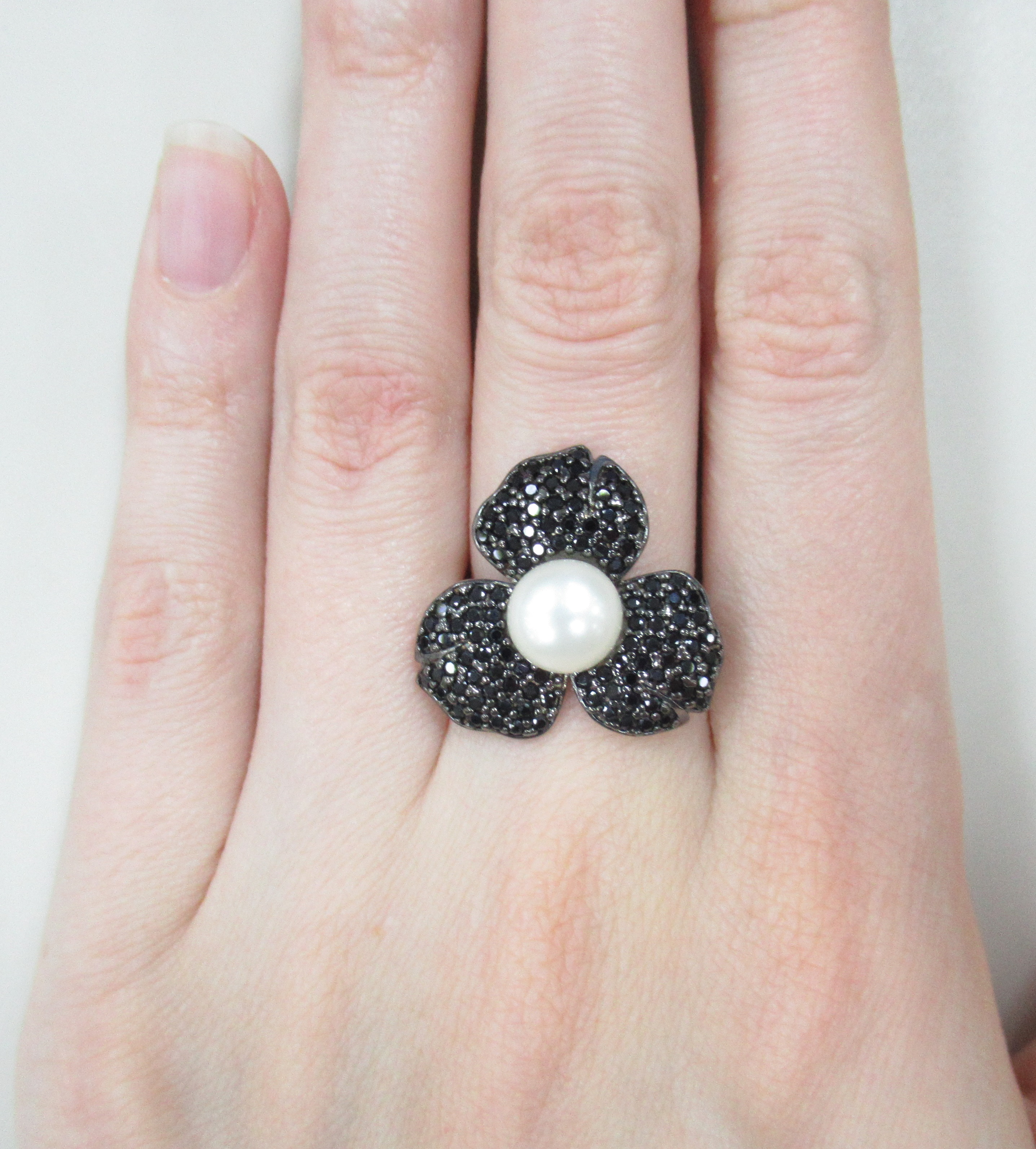 Серебряное кольцо с жемчугом и шпинелью "Цветок"